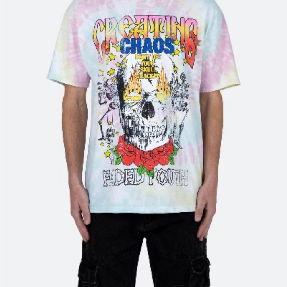 NWOT MNML Men’s size Medium
Graphic T-Shirt Creating Chaos
Short sleeves cotton